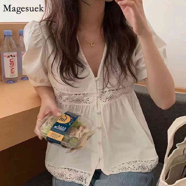 Coreano Doce Hollow Crochet Lace Camisas Mulheres Puff Manga Curta V Neck Elegante Blusa Mulher Sólida Senhora Tops Blusas Chic 14244 210518