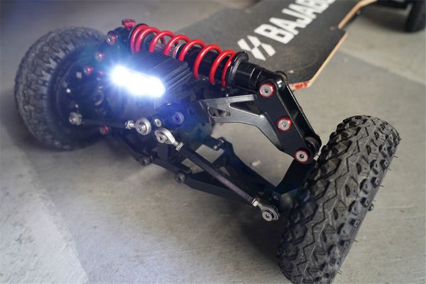 Profesyonel All-arazi iki / dört motor sürücü elektrikli kaykay off-road multi-link bağımsız süspansiyon yay ayarlanabilir sönümleme amortisör