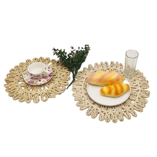 Mats Pads Home Casseruola Buccia di mais a forma di fiore Paglia fatta a mano Tessuto isolante Tappetino da tè Decorazioni per la tavola Tovaglietta resistente al calore