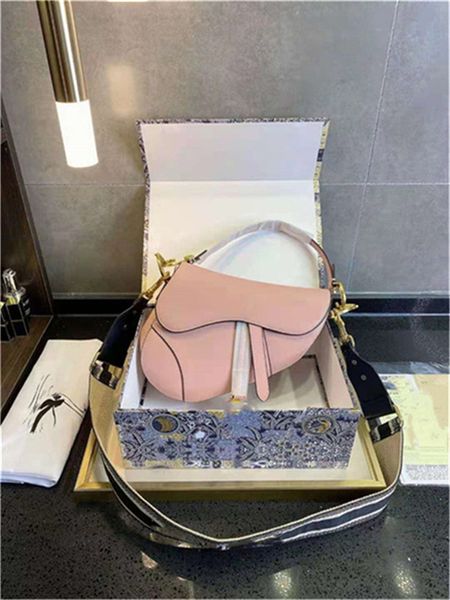 

2022 luxury designer leather saddle bag classic style unique handbag ladies four-color optional shoulder bag handbag wallet card holder
