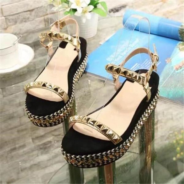 Goldene Spikes Echtleder Sandalen Damen Keil High Heels Schuhe Plattform