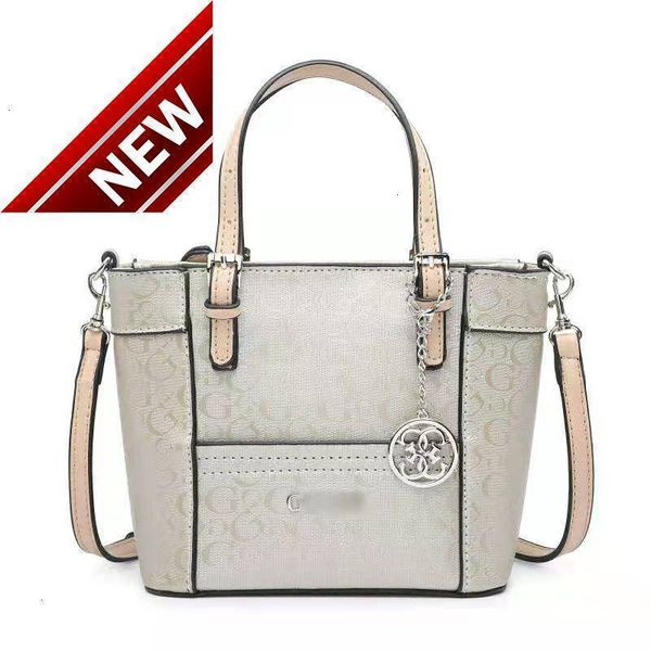 

2022 new guss bright leather old flower portable pendant shopping bag women's one shoulder diagonal straddle tote