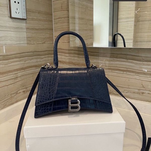 

2021 new hourglass bag portable oblique fashion leisure women's crocodile zmm