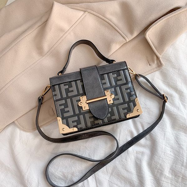 

2021 new popular single shoulder hand commuting business fashion old flower women's bag