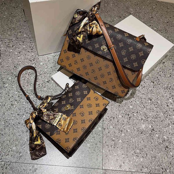 

2022 factory wholesale old flower women's new fashion high-capacity printed armpit shoulder versatile messenger bag