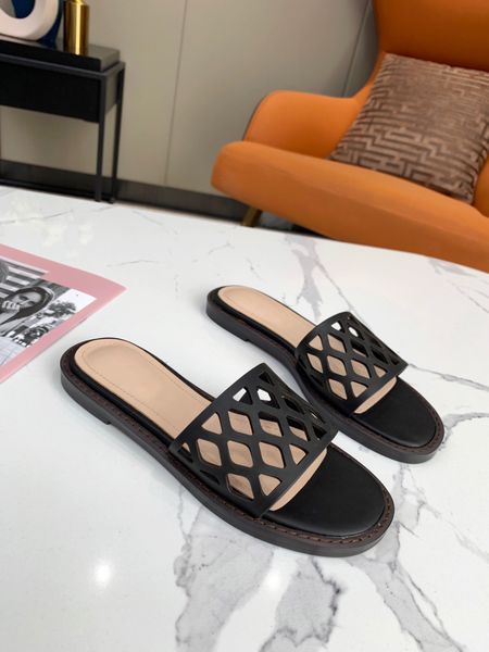 

italy d-trap sandals are designed with a hollow effect women summer flip flops big outdoor shoes size 35-41, Black