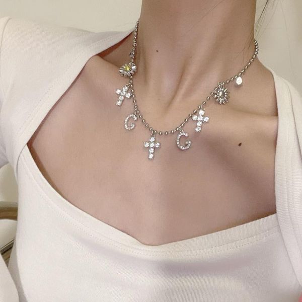 Anhänger Halsketten Y2k Zubehör Harajuku Kristall Nette Brief Blume Kreuz Halskette Für Frauen Party Jahrestag Perlen Ketten Schmuck