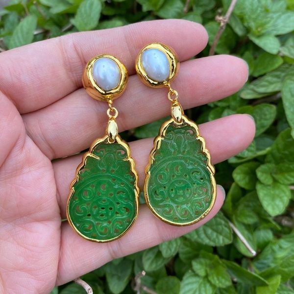 

yygem vintage style cultured white freshwater pearl green jade carved stud earrings party jewelry for women, Golden;silver