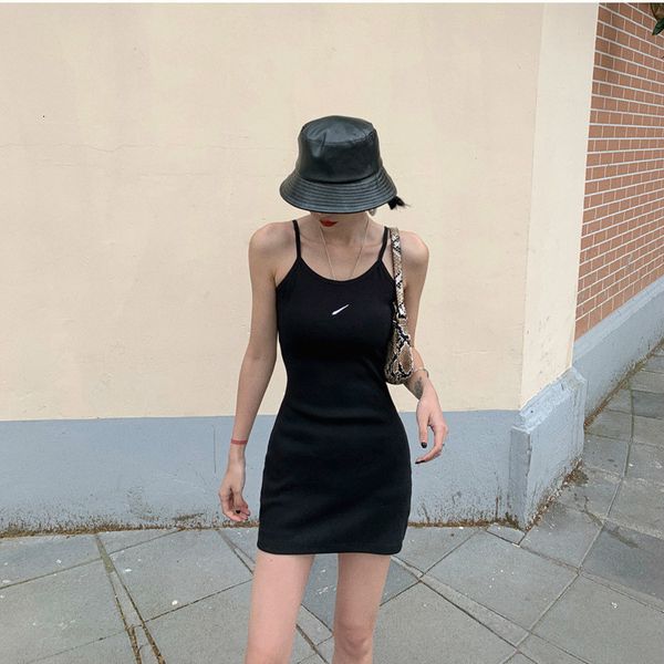 

2021 new women's black and white shoulder belt tight , sexy, high waist, slim, series in summer q27r, Black;gray