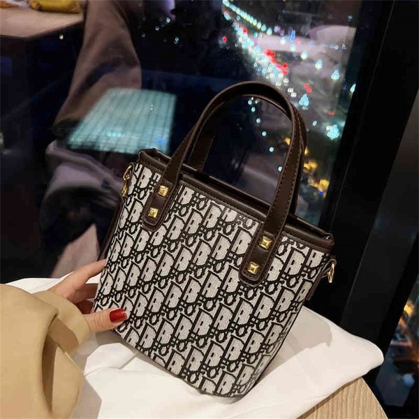 

83% off wholesale sale women's 2022 new fashion foreign style portable large capacity one shoulder messenger bag vegetable basket women