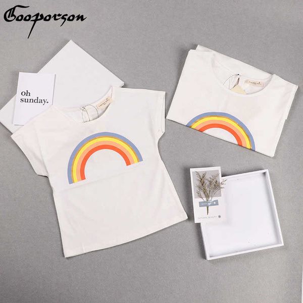 

mother and daughter t shirt short sleeve rainbow printed white tees family look cute basic shirts mom and girls tees shirts 210715, Blue