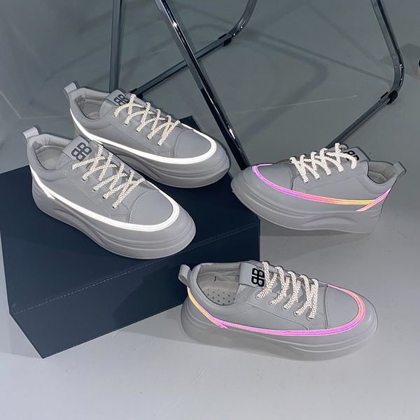 

2021 designer women running shoes black grey reflective fashion womens trainers sports sneakers size 35-40 wc, White;red