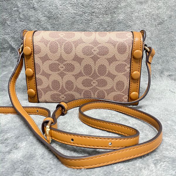 

handbags single shoulder bags inclined shoulder bag geometry pvc valentines day fashion trends british wind little bread khaki