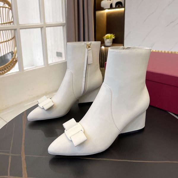 

2021 the new boots winter women luxury designer ankle black leather autumn warm fur motorcycle non-slip waterproof female platform shoes sno