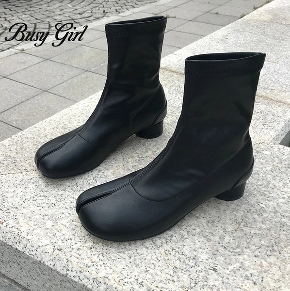 

2020 spring autumn fashion low heel separate toes boots black white boots women