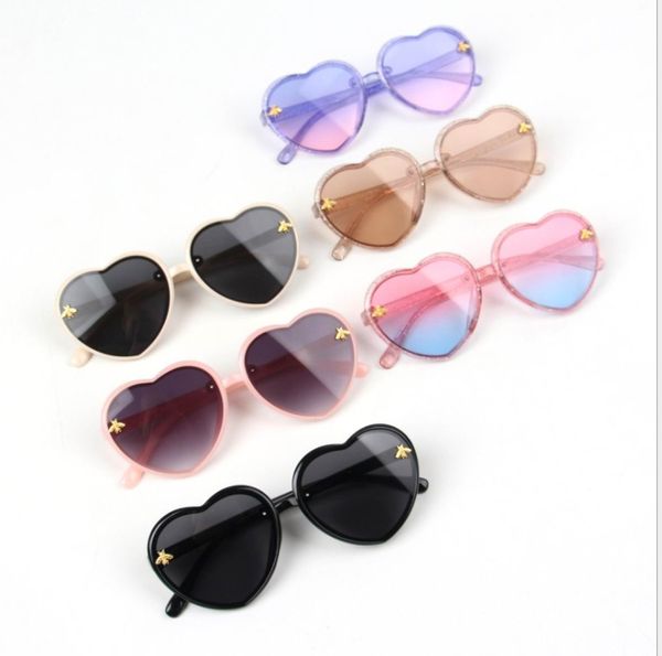 Love Glassses de sol Novos óculos de bebê de moda personalizada Bee Children Fashion UV400 Óculos de sol em forma de coração 3-8 anos