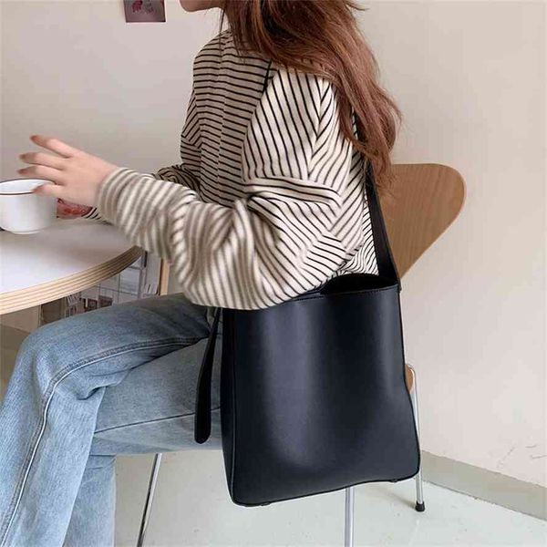

spring women 2020 new fashion net red bucket daily foreign style large capacity one shoulder messenger bag