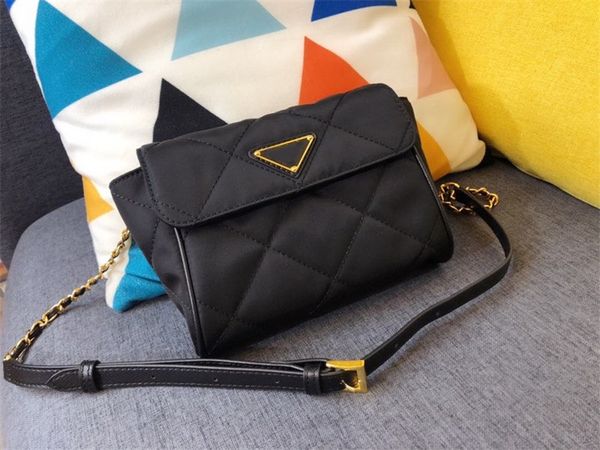 

2021 fashion one-shoulder messenger bag big brand classic lock design chain package suitable for a variety of occasions