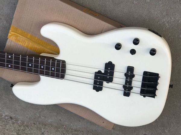 Rare 4 corde Duff Mckagan Precision Bass Cream White Electric Guitar Skull Neck Plate, Hardware nero, Tastiera in palissandro, Dot Inlay