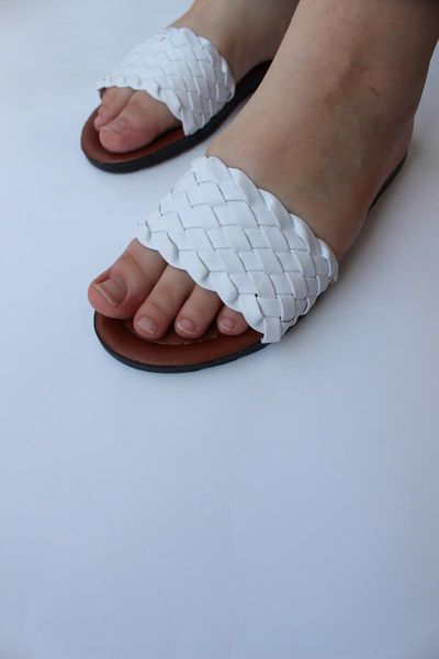 

white women 's slippers, Black