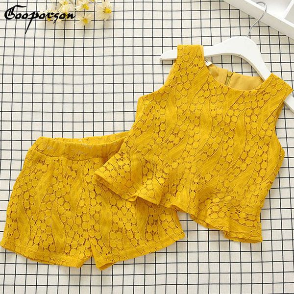 

fashion girls clothes set yellow hallow out sleeveless shirt and shorts 2 pcs children clothing suit elegant sets 210715, White