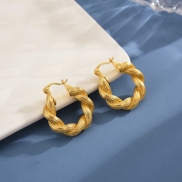 

2021 luxury designer jewelry celli left ear twist circle design of mahogany earrings show thin female gift, Golden;silver