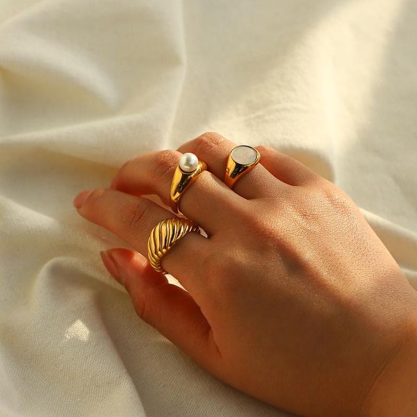 

cluster rings croissant gold plated 316l stainless steel shell for women french vintage pearl waterproof jewelry, Golden;silver