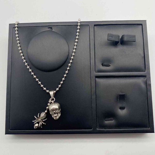 

design jewelry the new style of tiktok is exaggerated skull pendant necklace, female mq, old shake voice net, red collar and chain chain., Silver