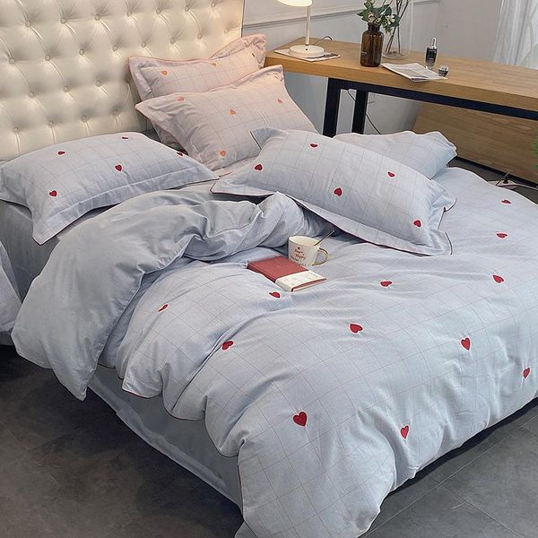 

bedding sets emboridered heart cotton yarned 4pcs sheet set bedspread on the bed simple  king size home decor bedroom