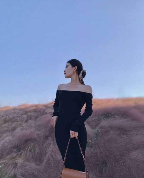 

autumn line exposed clavicle exposed back over knee hip wrap long, White;black