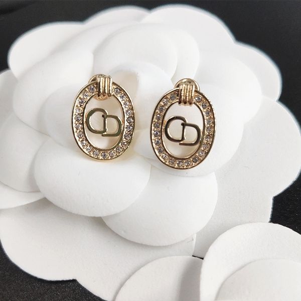 

2021 new designer family temperament ellipse letter diamond earrings unique modeling design ear jewelry, Golden