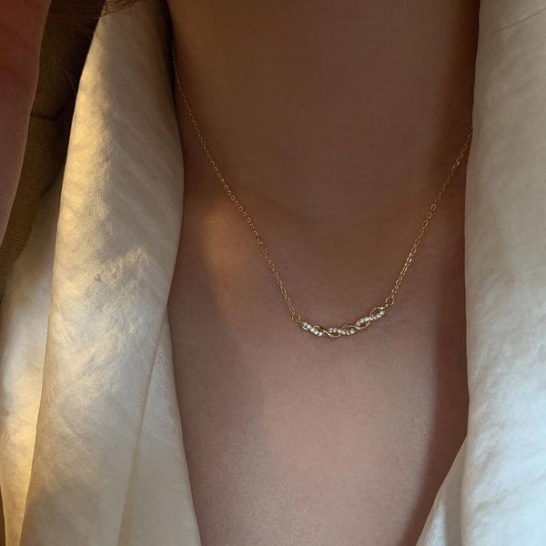 

chains 2021 silver color crystal pendant necklace simple casual choker