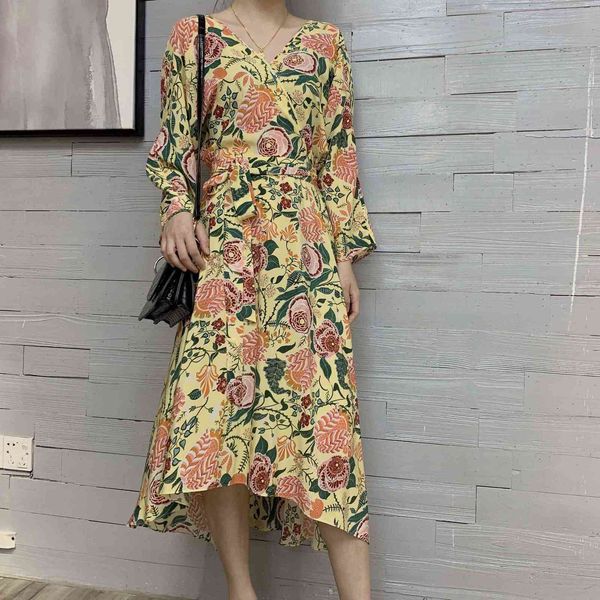 

dress 2021 spring and summer classic silk print front back v-neck irregular skirt, White;black