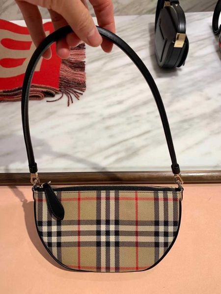 

matt studio olympia underarm plaid