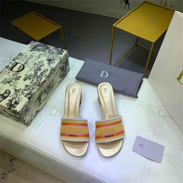 

70% off wholesale flip-flops slippers women's wear fashion new thick heel computer embroidery high heel sandals, Black