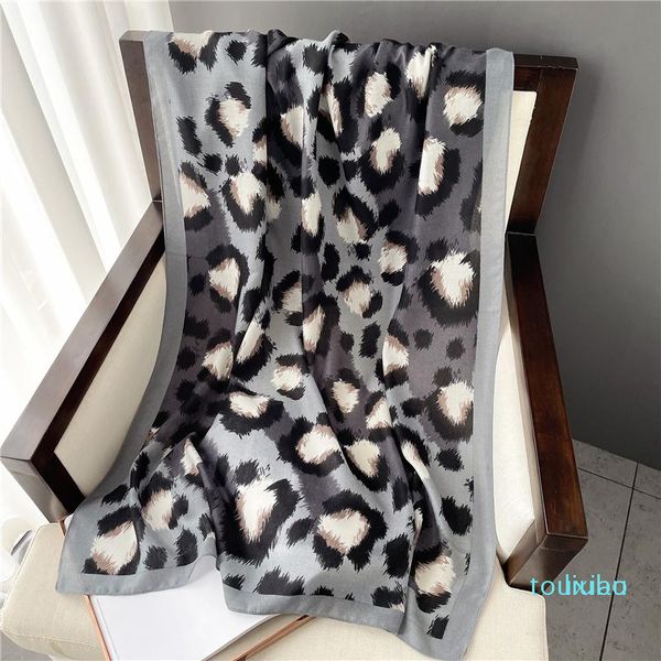 Schals 2021 Herbst Frauen Schal Hijab Baumwolle Leopard Animal Print Pashmina Warme Strand Stolen Mode Tücher Weibliche Foulard Hals 1