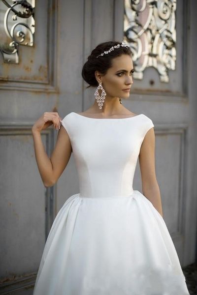 Modest branco cetim uma linha vestidos de casamento para noiva jóia pescoço boné mangas princesa vestidos de baile nupcial boho jardim trem varredura simp254m