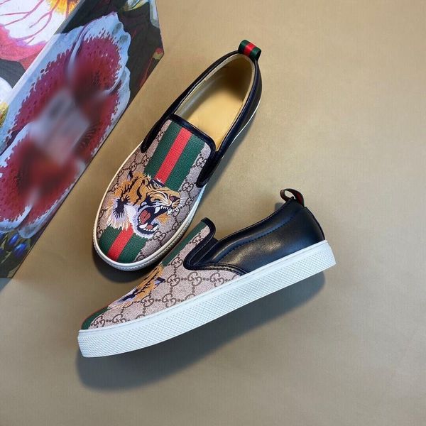 

2020 g mens designer shoes full letter men running shoes slip on streetwear tiger red green casual luxury men shoes, Black