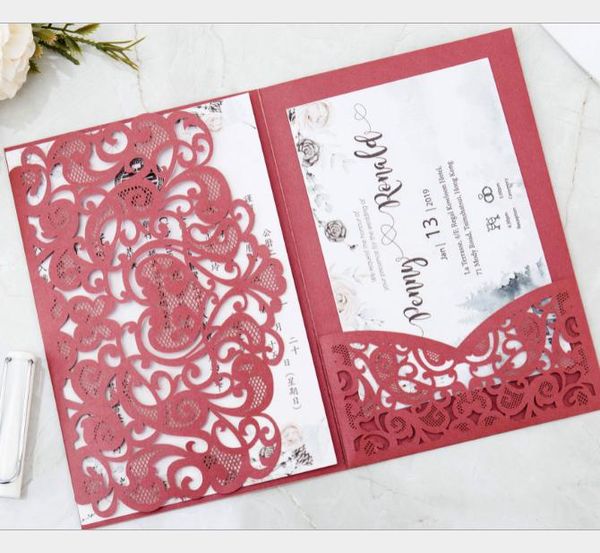 2021 Burgundy Lace Pocket Laser Cut Hochzeitseinladungssuite für Vintage-Hochzeit – Laser Cut Pocket Folder, Einsteckkarte, RSVP und Umschläge