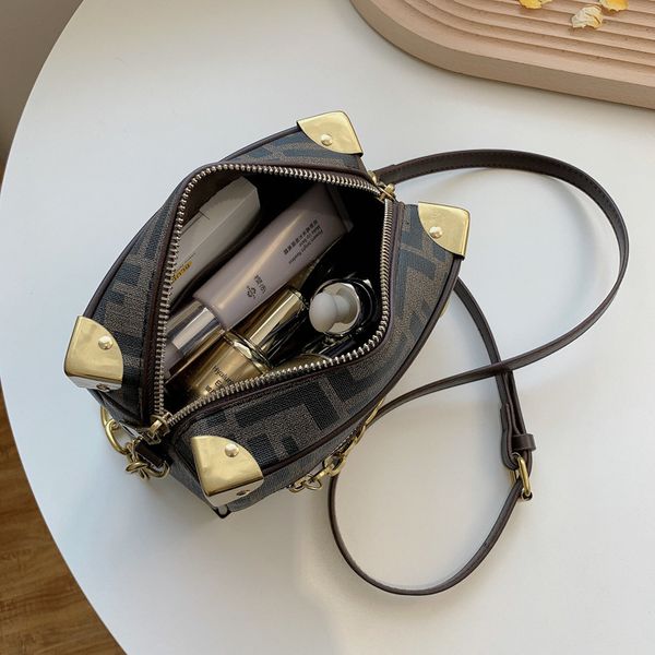 

70% off exclusive pu bag straight urban simple chain messenger