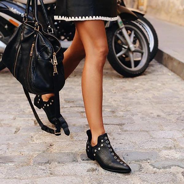 

boots women's autumn winter 2021 with pointed rivets, Black