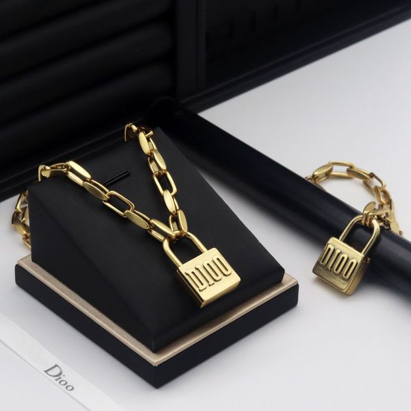 

special offer 2021 luxury designer jewelry lock neck chain necklace female net red small exaggerated hip hop bracelet, Silver