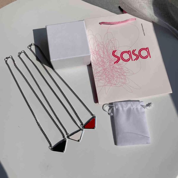 

21ss couples mens necklace fashion designer necklaces metal triangle badge letter engraving pendant design has historica, Silver
