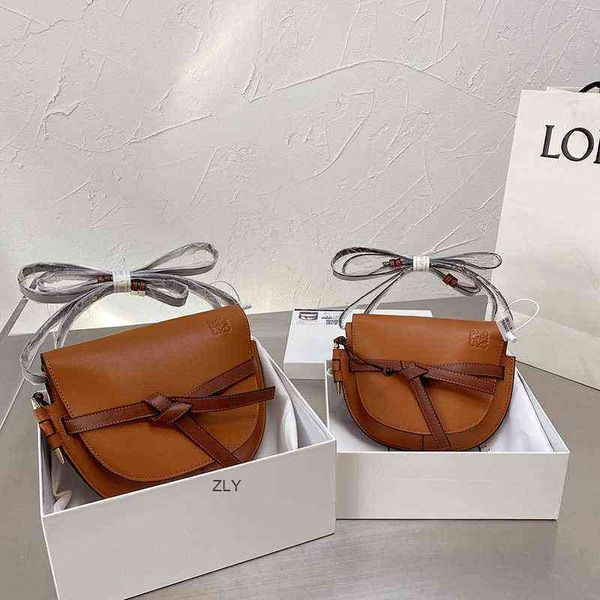 

triangle bag small saddle one shoulder cross carryzly