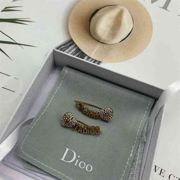 

70% off outlet online classic diamond inlaid love letter earclip, Golden