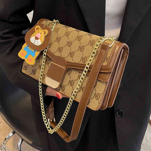 

2022 factory wholesale high sense niche design female versatile chain single shoulder fashion messenger small square bag