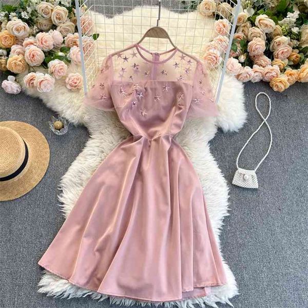 Frühling Retro Mode Perspektive Net Garn Vestidos Weibliche Stickerei Stern Rundhals Kurzarm Taille Schlank Midi Kleid C778 210506