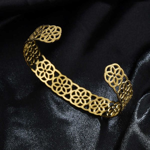 

european and american exaggerated opening bracelet hollowout lace simple flower bracelet hollowout c-shaped stainless steel hand q0717, Black