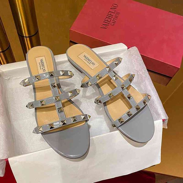 

v rivet slippers, fashion net, red fairy beach shoes, cool women's flat bottomed summer shoes, Black