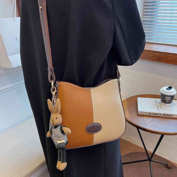 

handbags bags this year's popular texture messenger women's autumn and winter 2021 fashion niche bucket high sense shoulder, Black;red